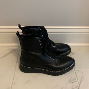 Black Madden Girl combat boots. Size 8.5. Side zip with laces.